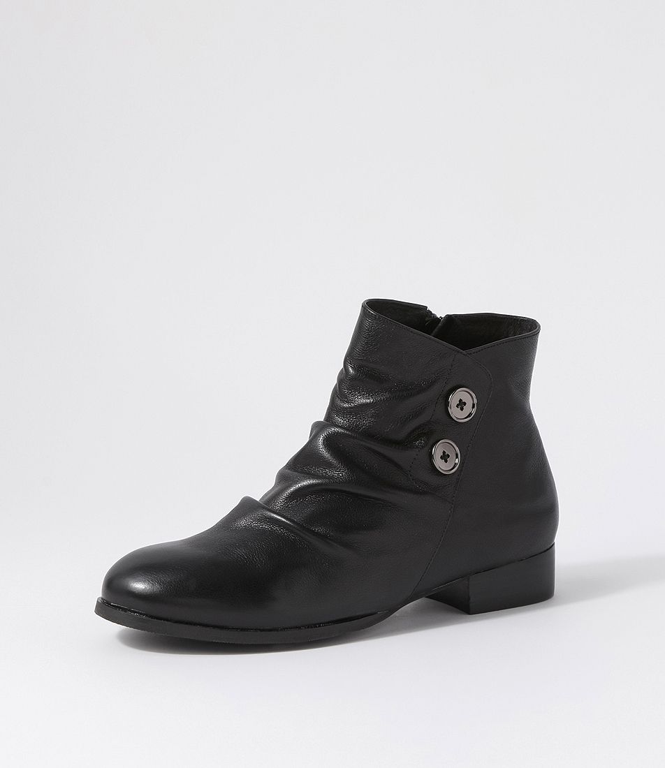 Cerinas Black Leather Ankle Boots
