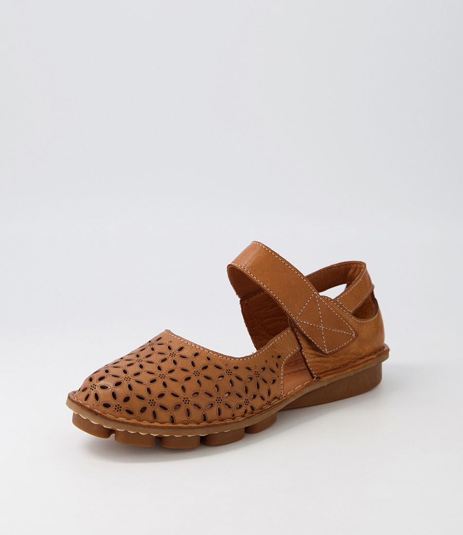 Lahilan Tan Leather Flat Shoes