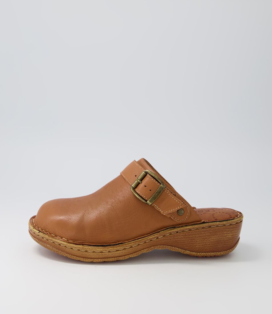 Namsey Dark Tan Leather Clogs