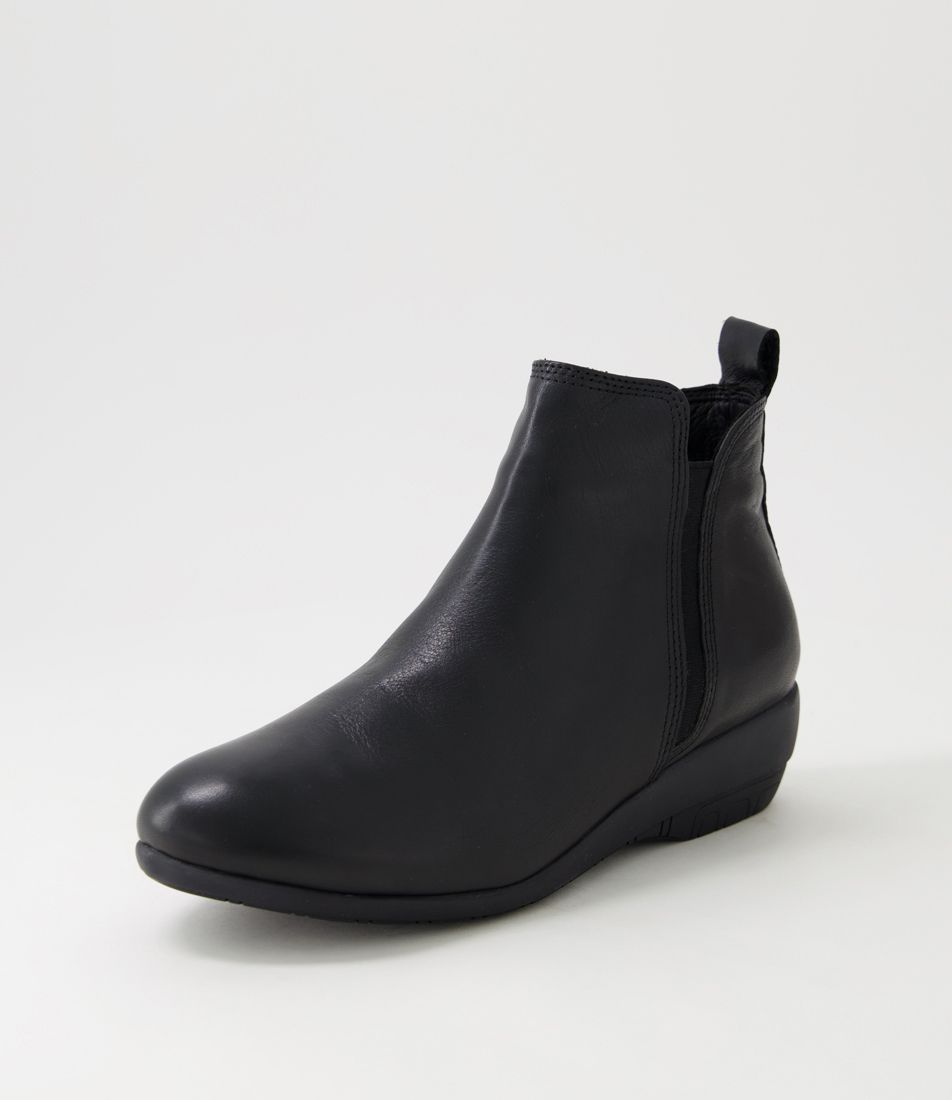 Gista Black Leather Chelsea Boots