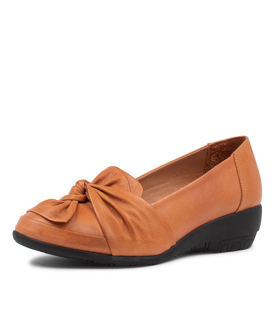 Greyson Tan Leather Wedges