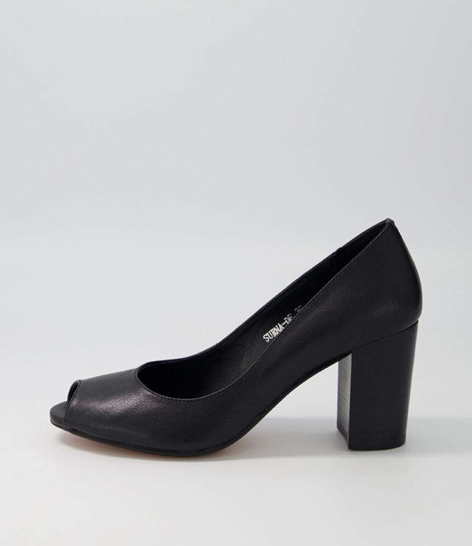 Surna Black Leather Sandals