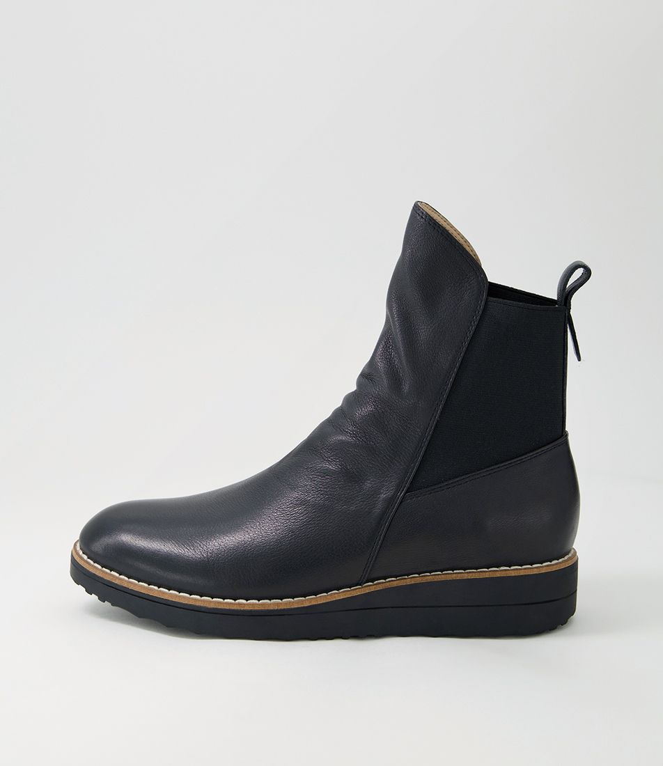 Oziel Black Leather Chelsea Boots