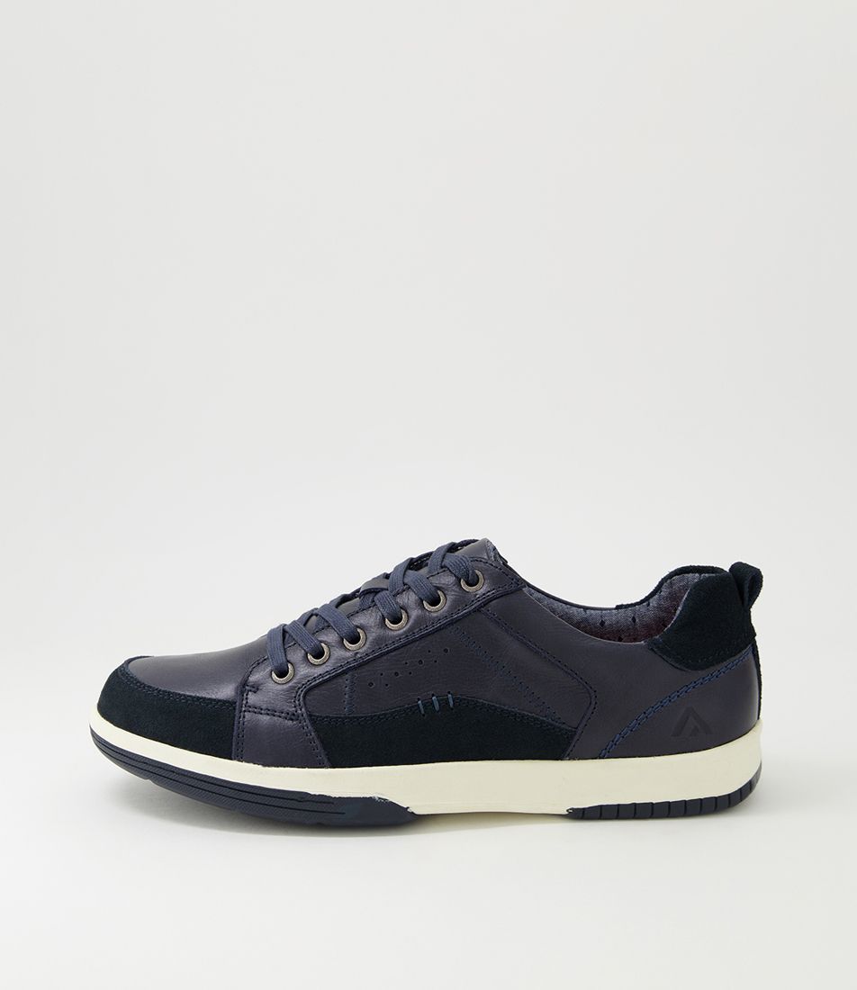 Vic Navy Pull Up Leather Sneakers