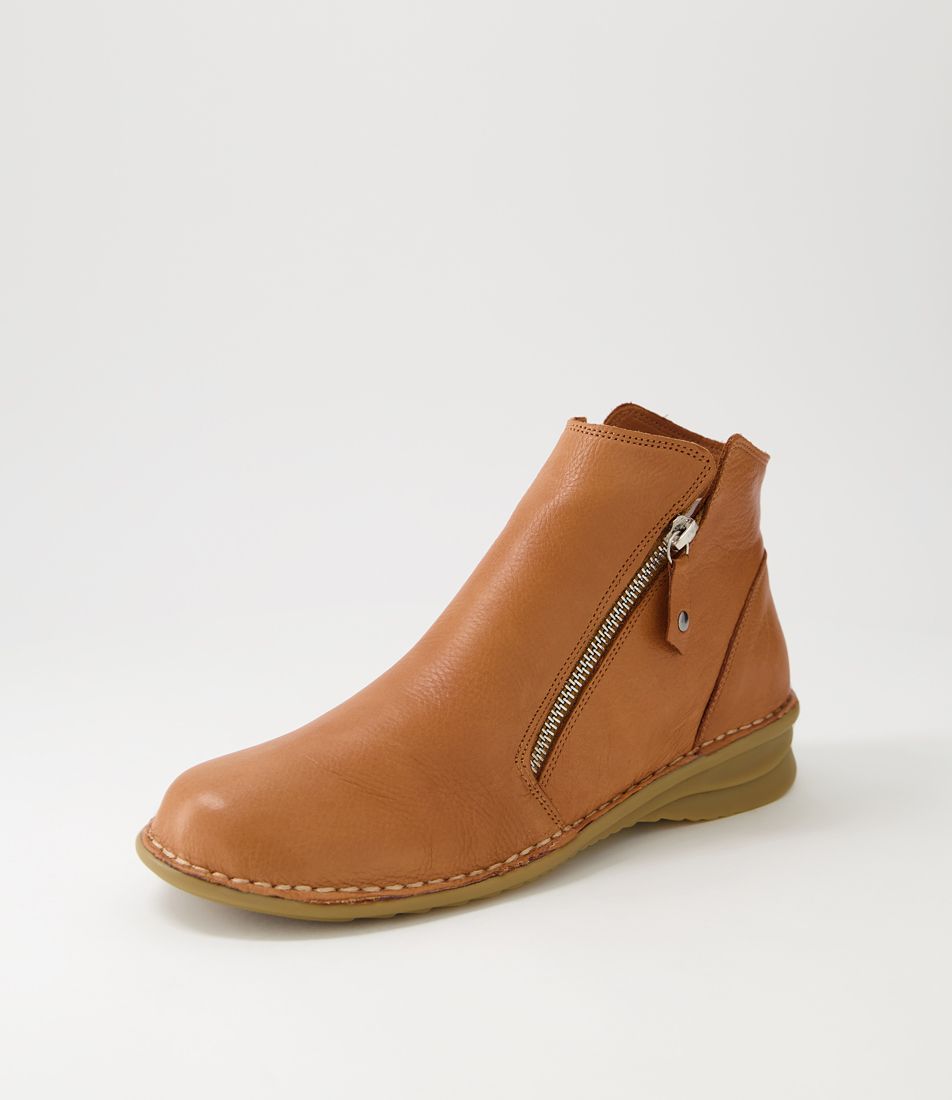 Nohmy Tan Leather Ankle Boots