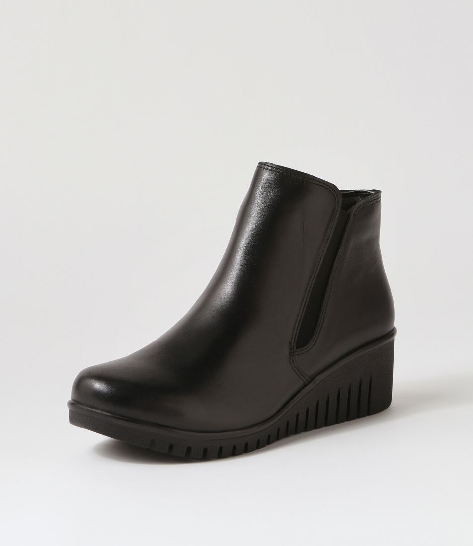 Olaine Black Leather Chelsea Boots