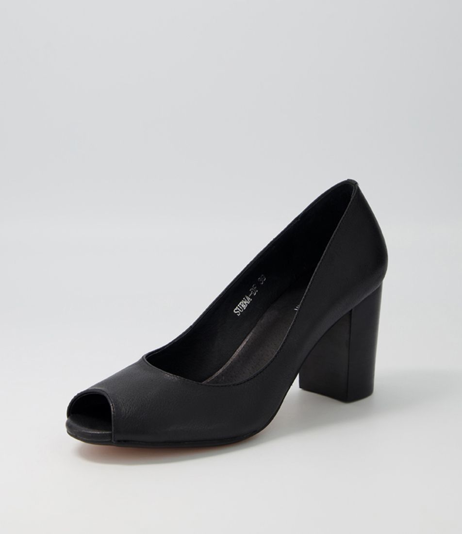 Surna Black Leather Sandals