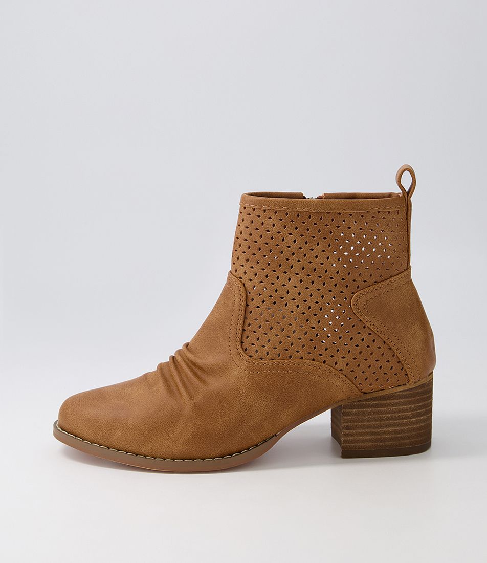 Lahara Tan Ankle Boots