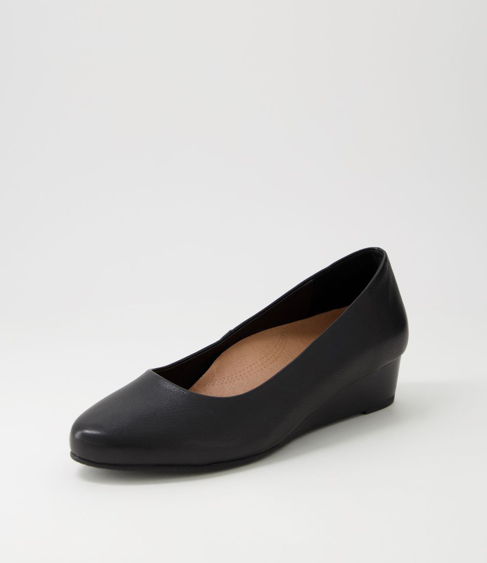 Gracies Black Leather Wedges