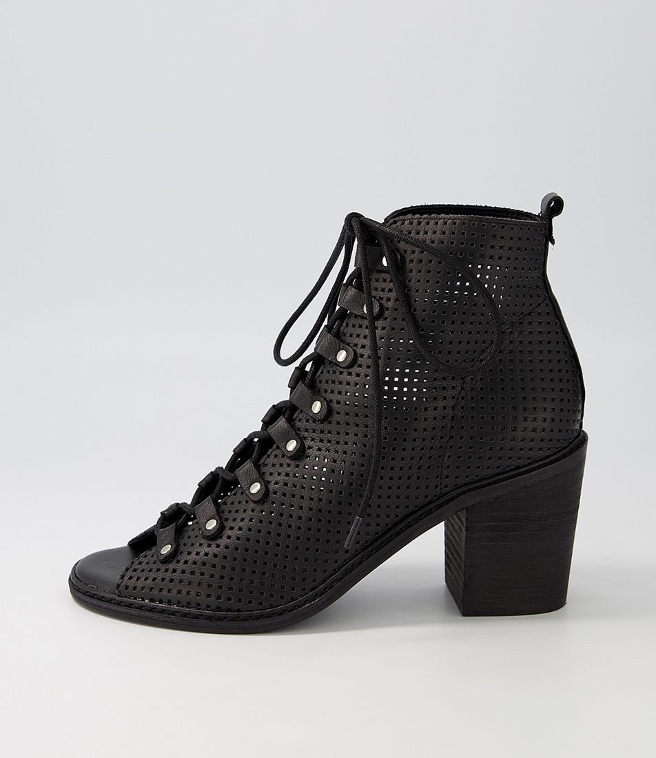 Grigio Black Leather Sandals