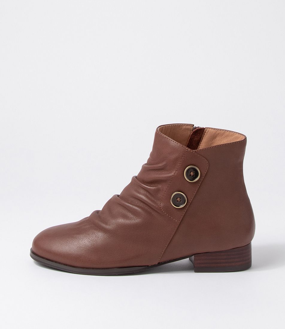 Cerinas Choc Leather Ankle Boots