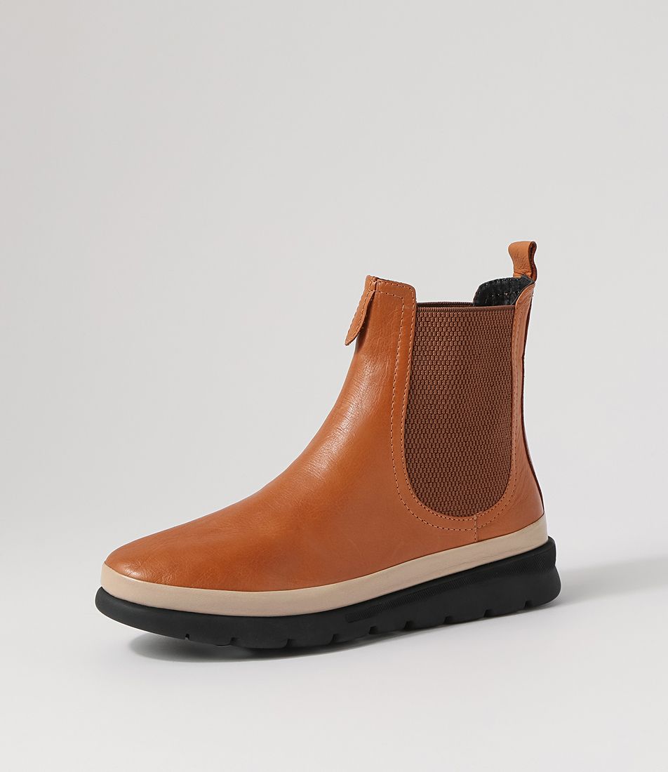 Eliah Tan Nude Leather Chelsea Boots