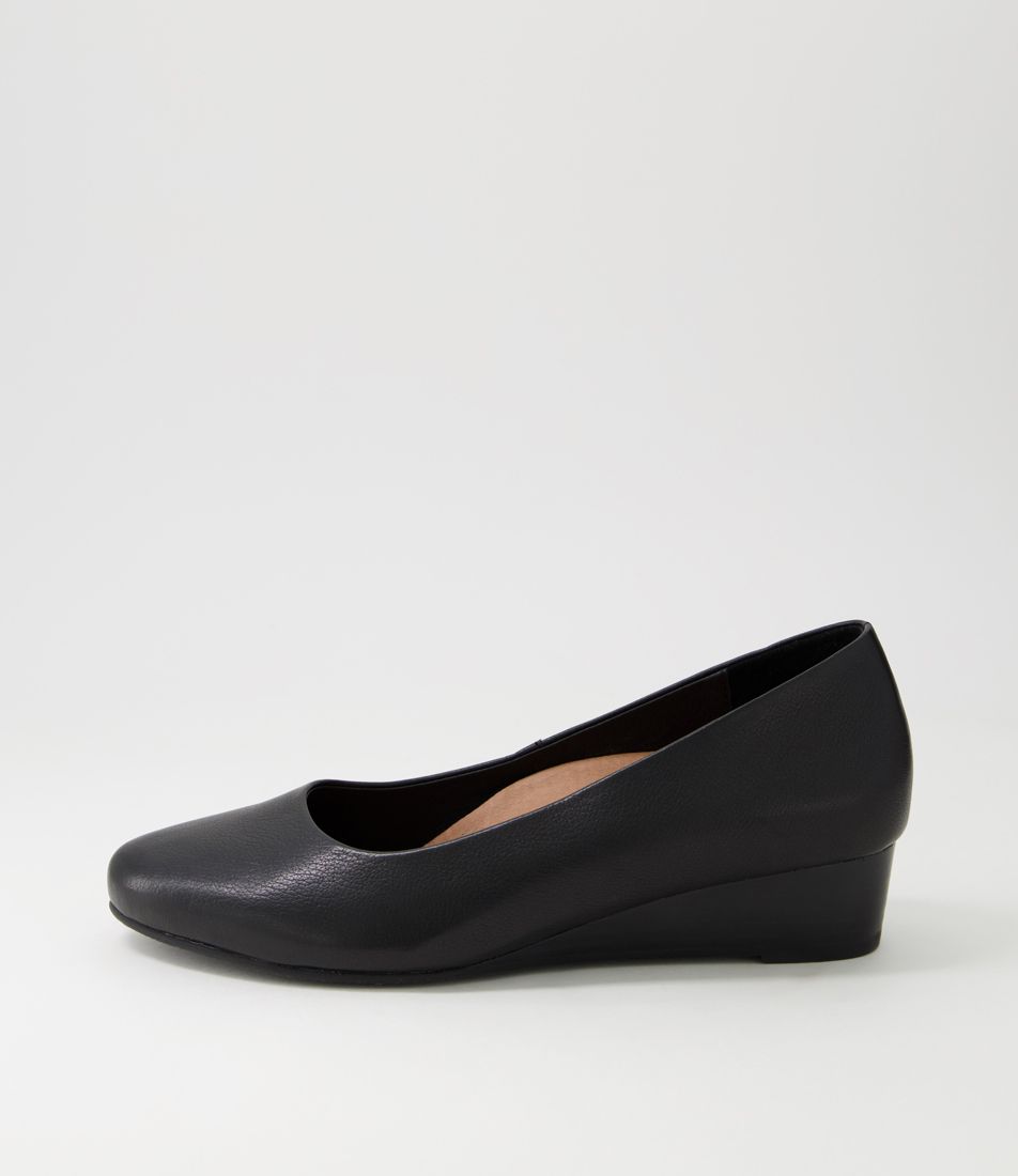 Gracies Black Leather Wedges
