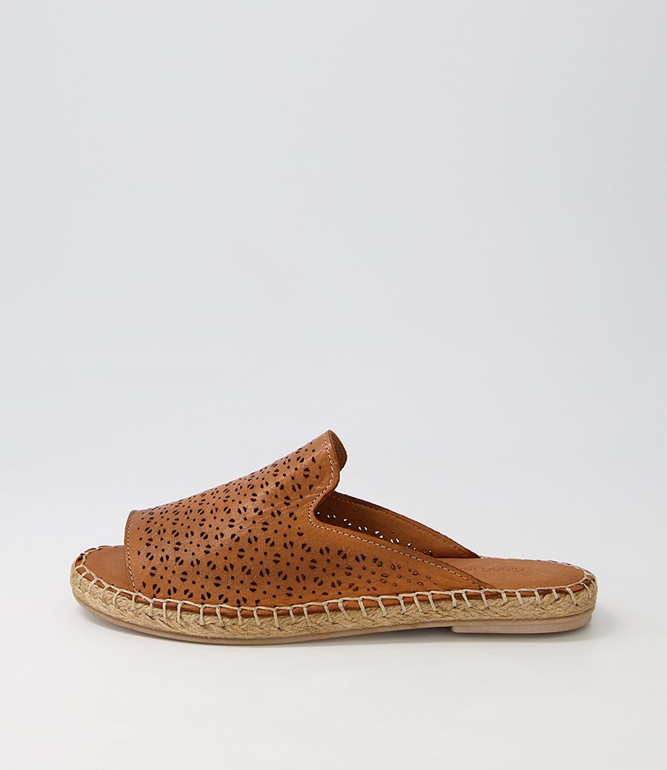 Preama Tan Leather Sandals