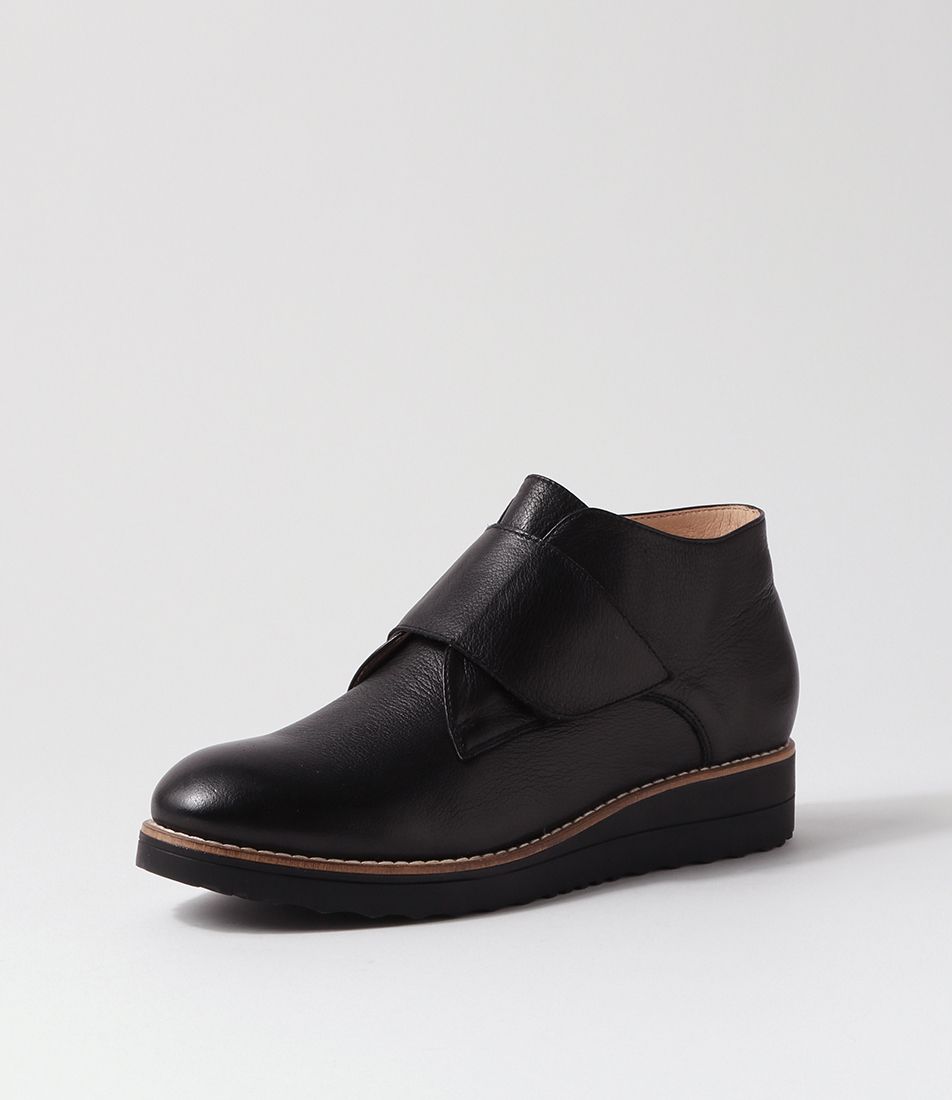 Oreeta Black Leather Ankle Boots