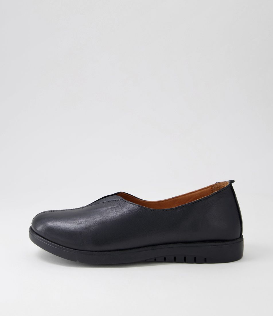 Druey Black Leather Flat Shoes
