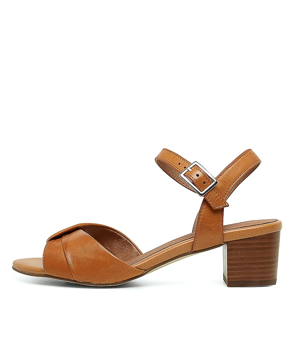 CLEANTHA2 TAN LEATHER