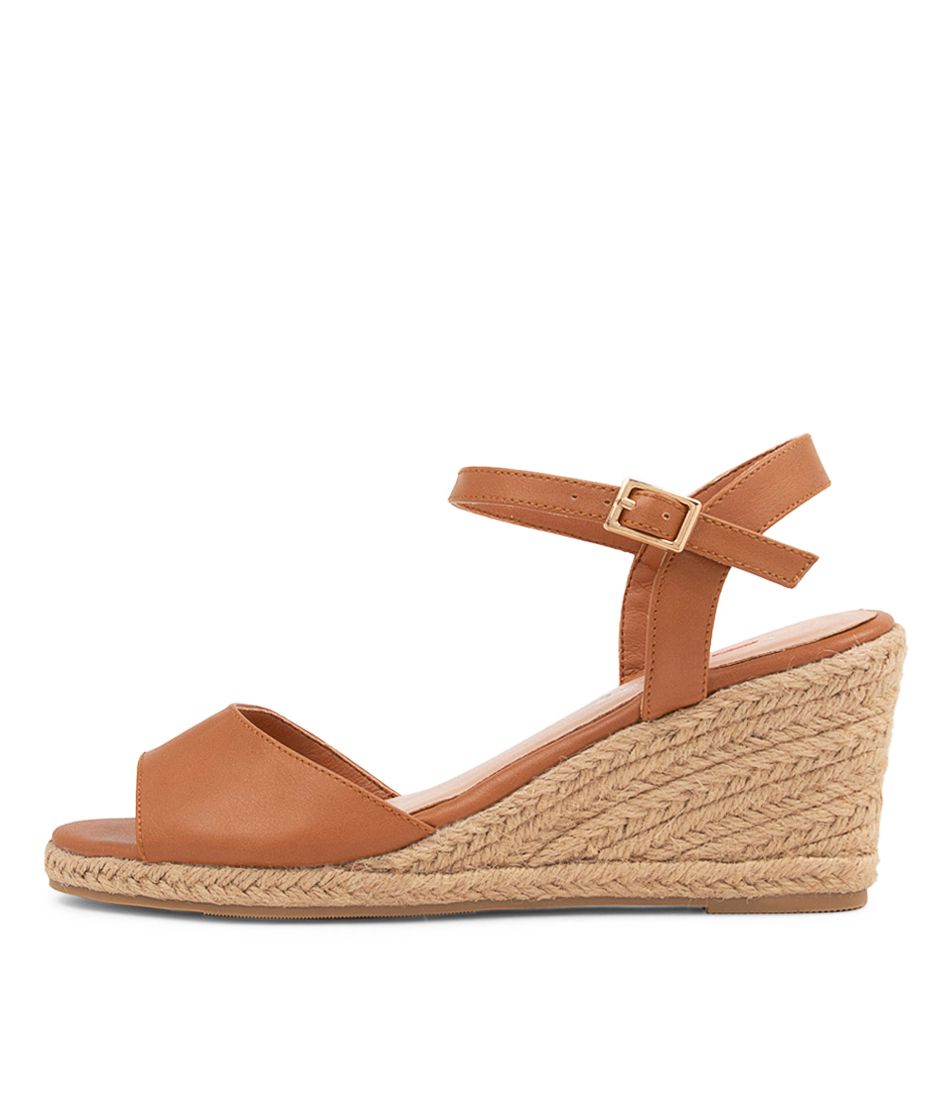 Fimari Tan Sandals
