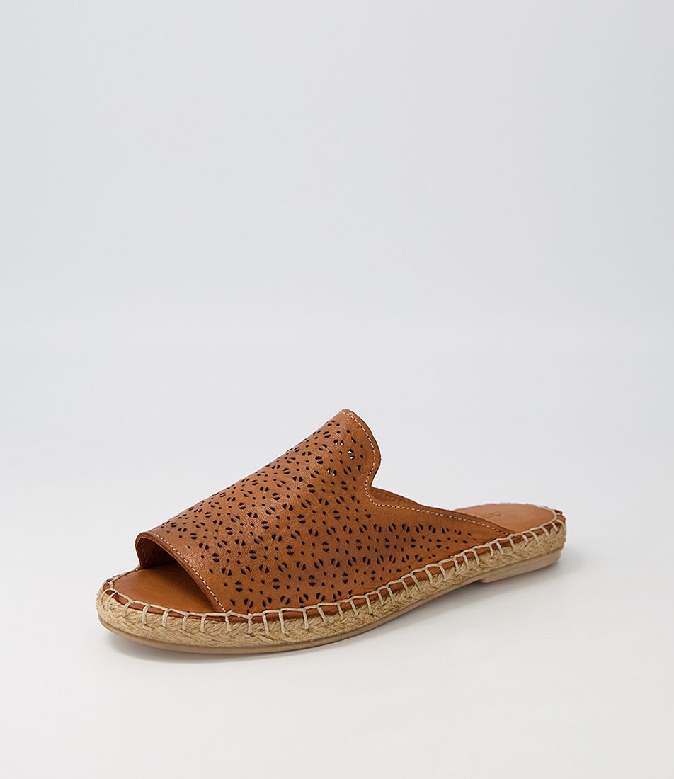 Preama Tan Leather Sandals