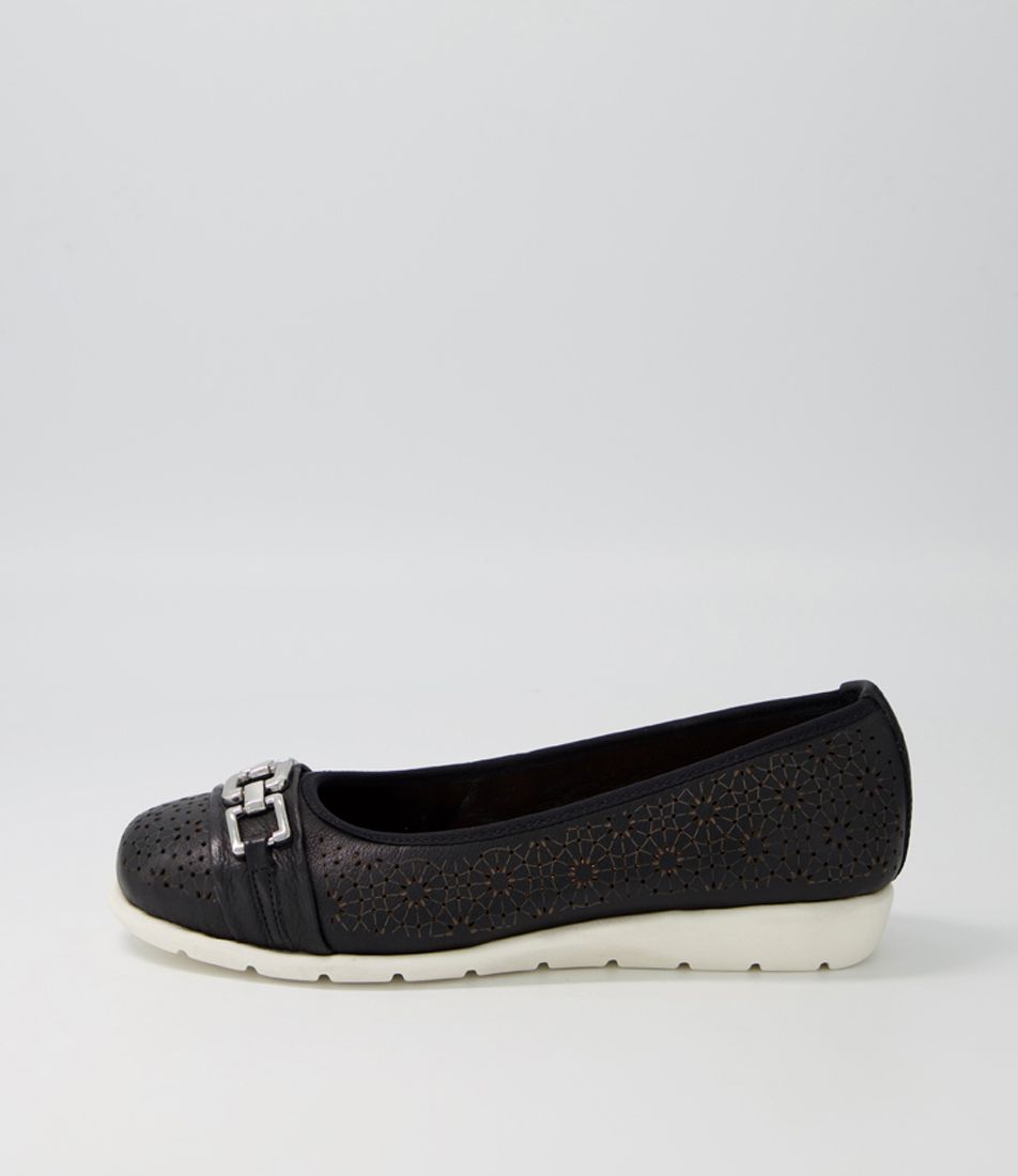 Momna Black Leather Ballet Flats