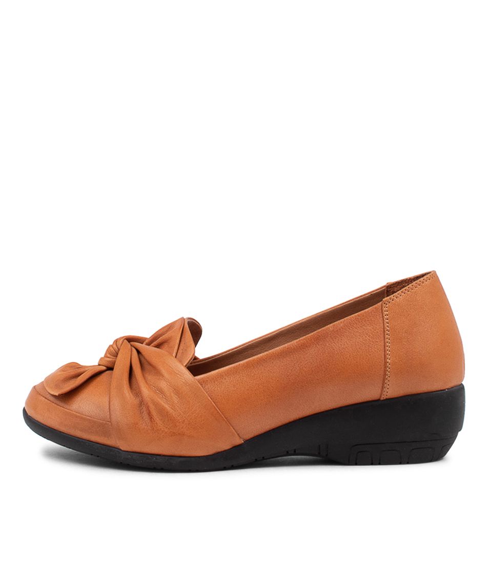 Greyson Tan Leather Wedges
