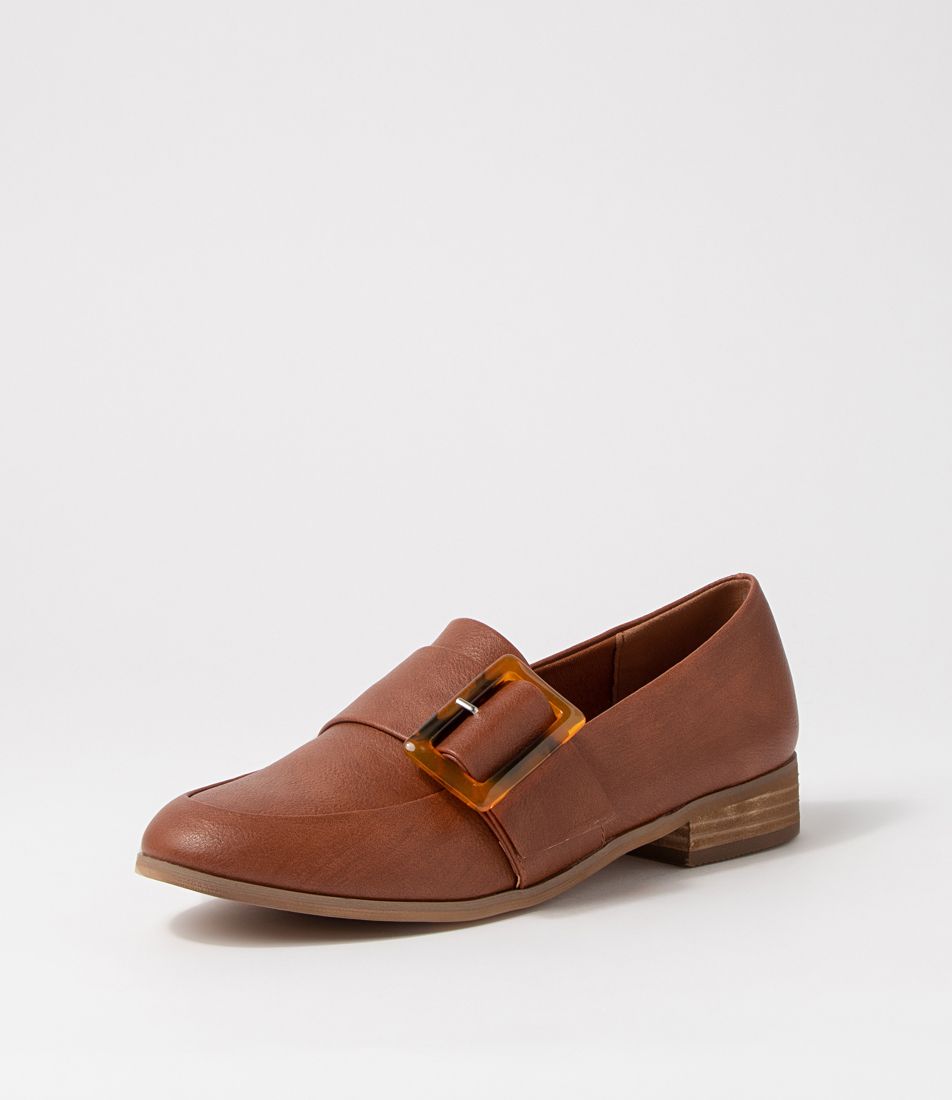 Qeebq Tan Flat Shoes