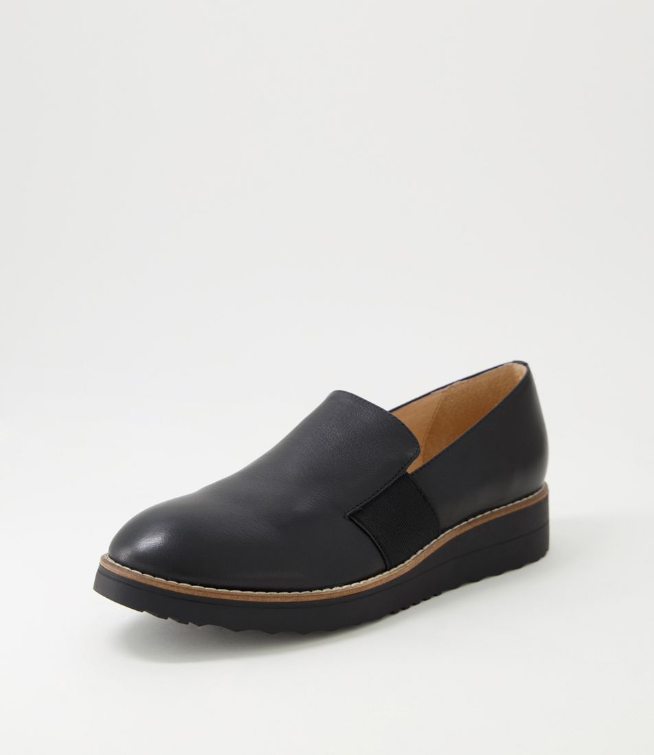 Otrad Black Leather Flat Shoes