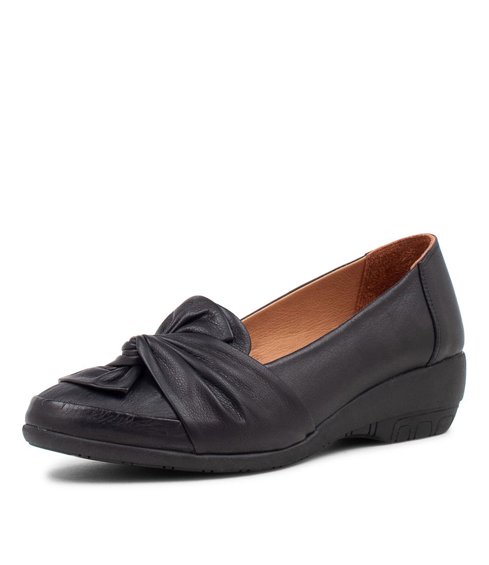 Greyson Black Leather Wedges