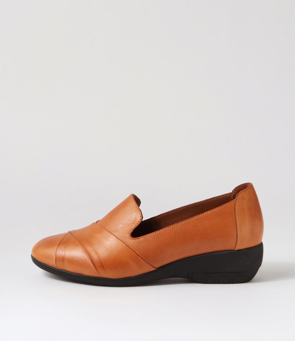 Graced Tan Leather Wedges