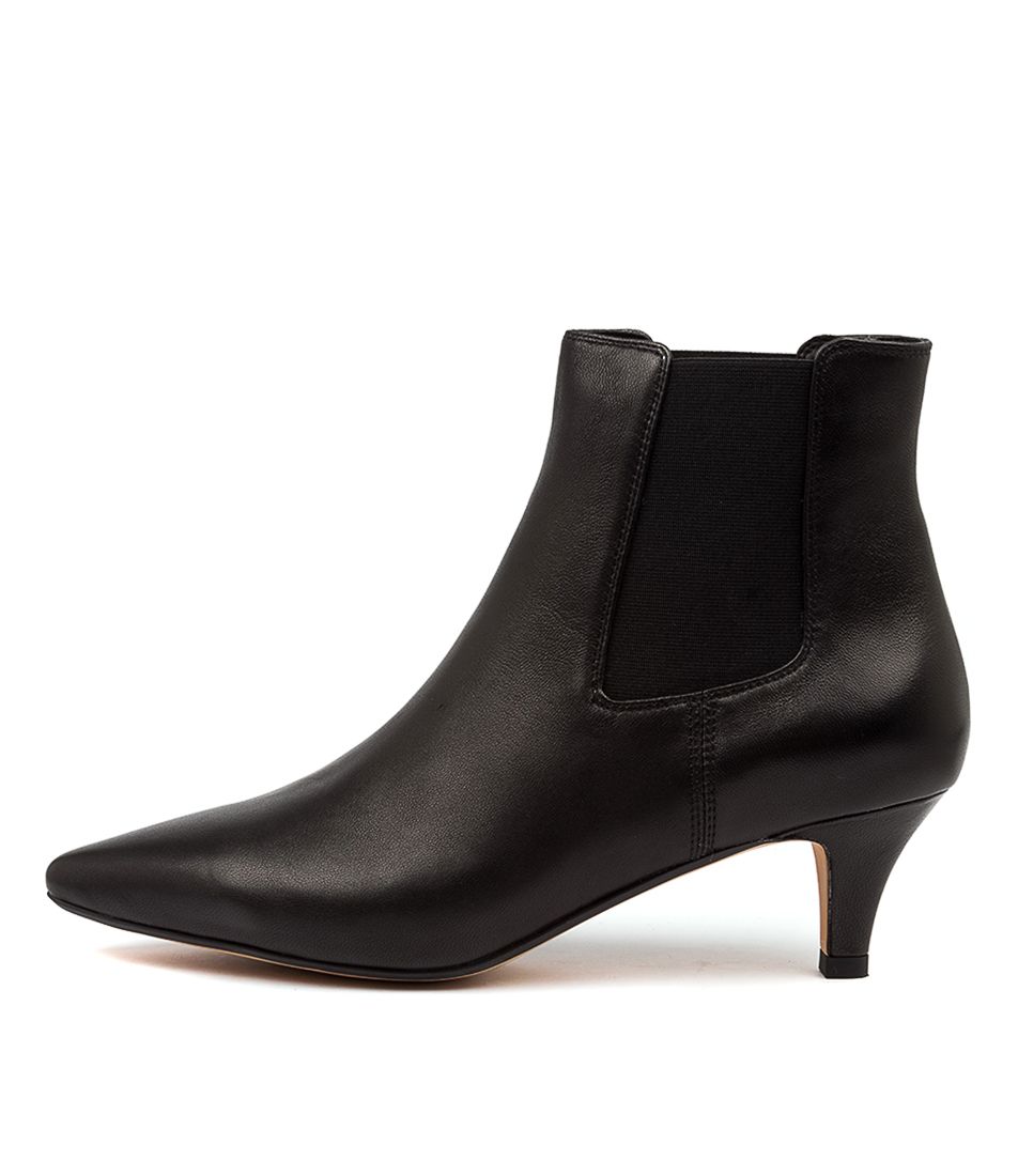 CHOOSI DF BLACK LEATHER