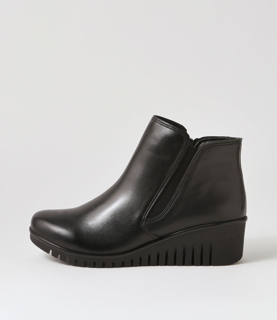 Olaine Black Leather Chelsea Boots