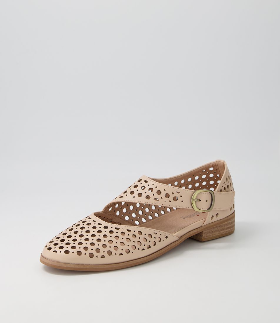 Qixen Nude Flat Shoes