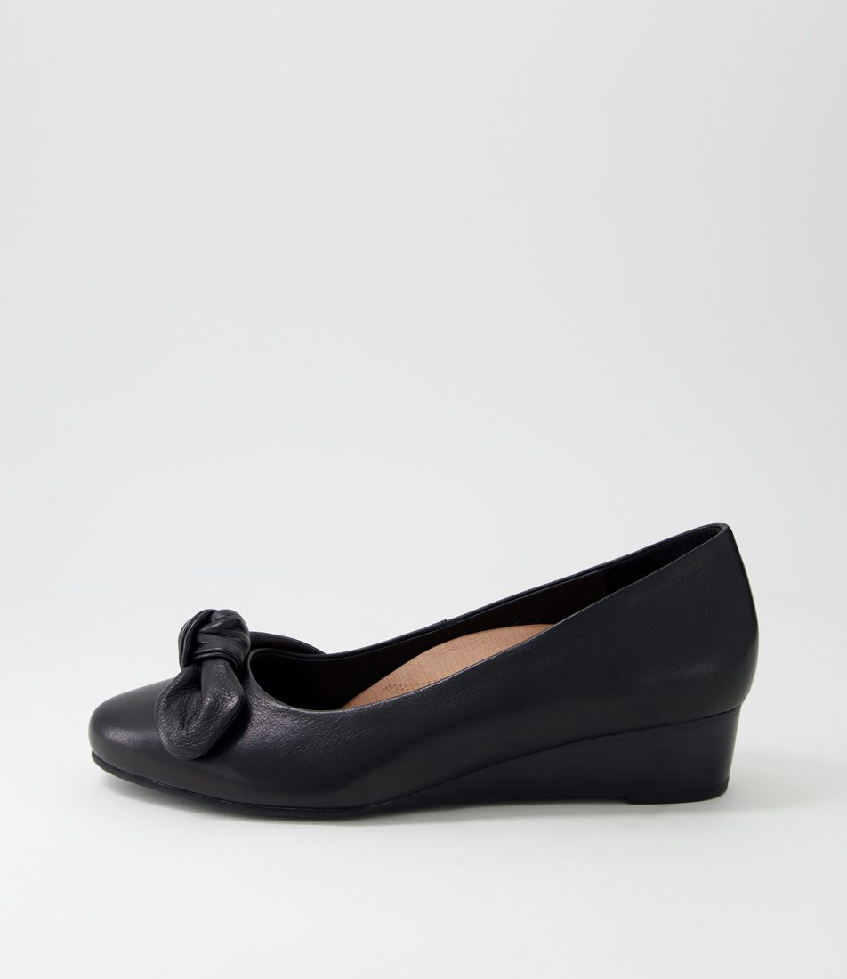 Gadys Black Leather Ballet Flats