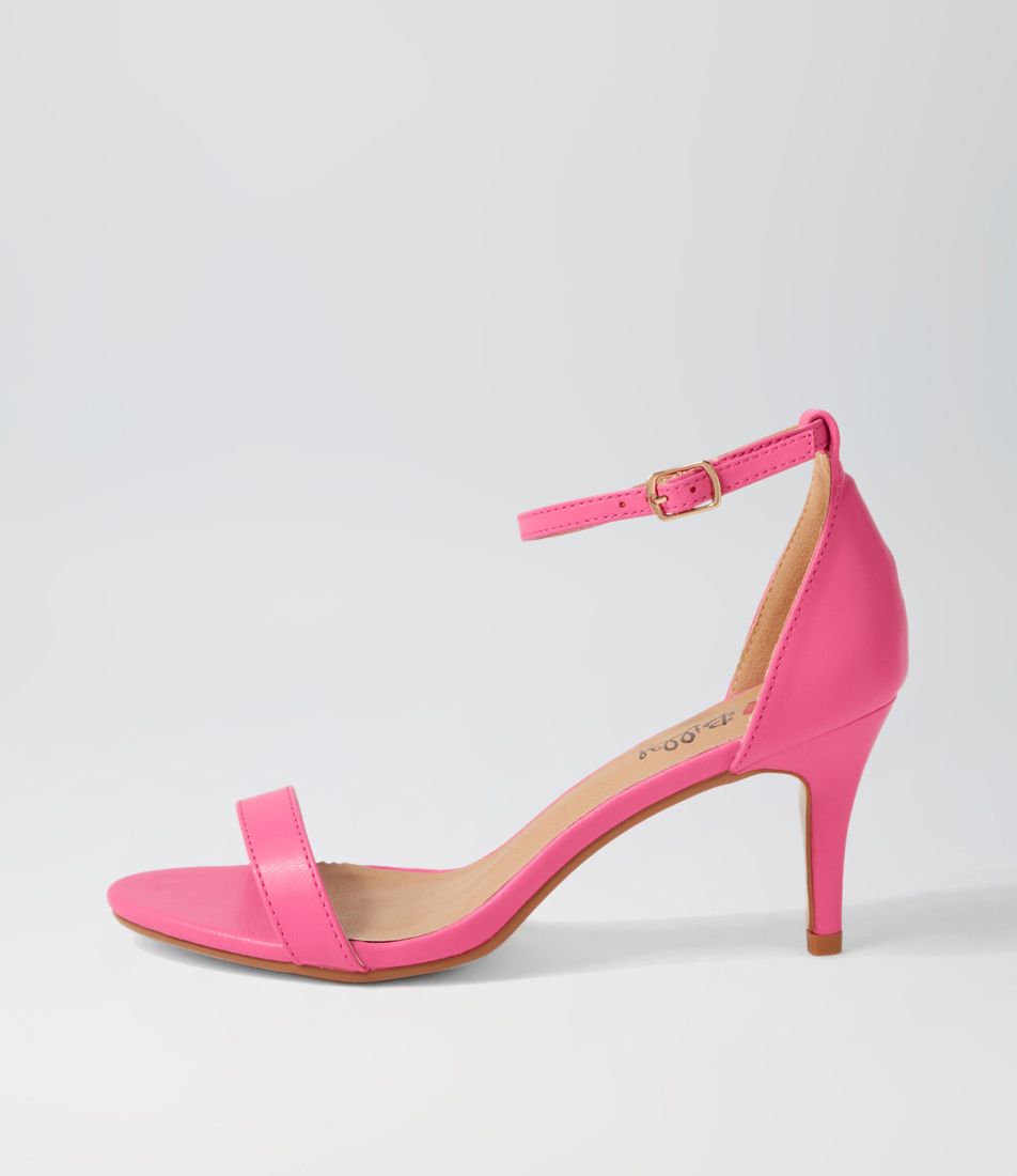 Change Fuchsia Sandals
