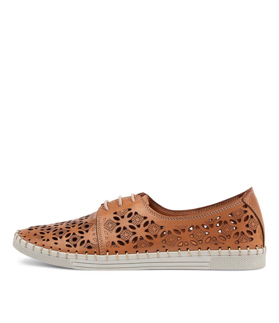 Vouse Tan Leather Lace Up Flats