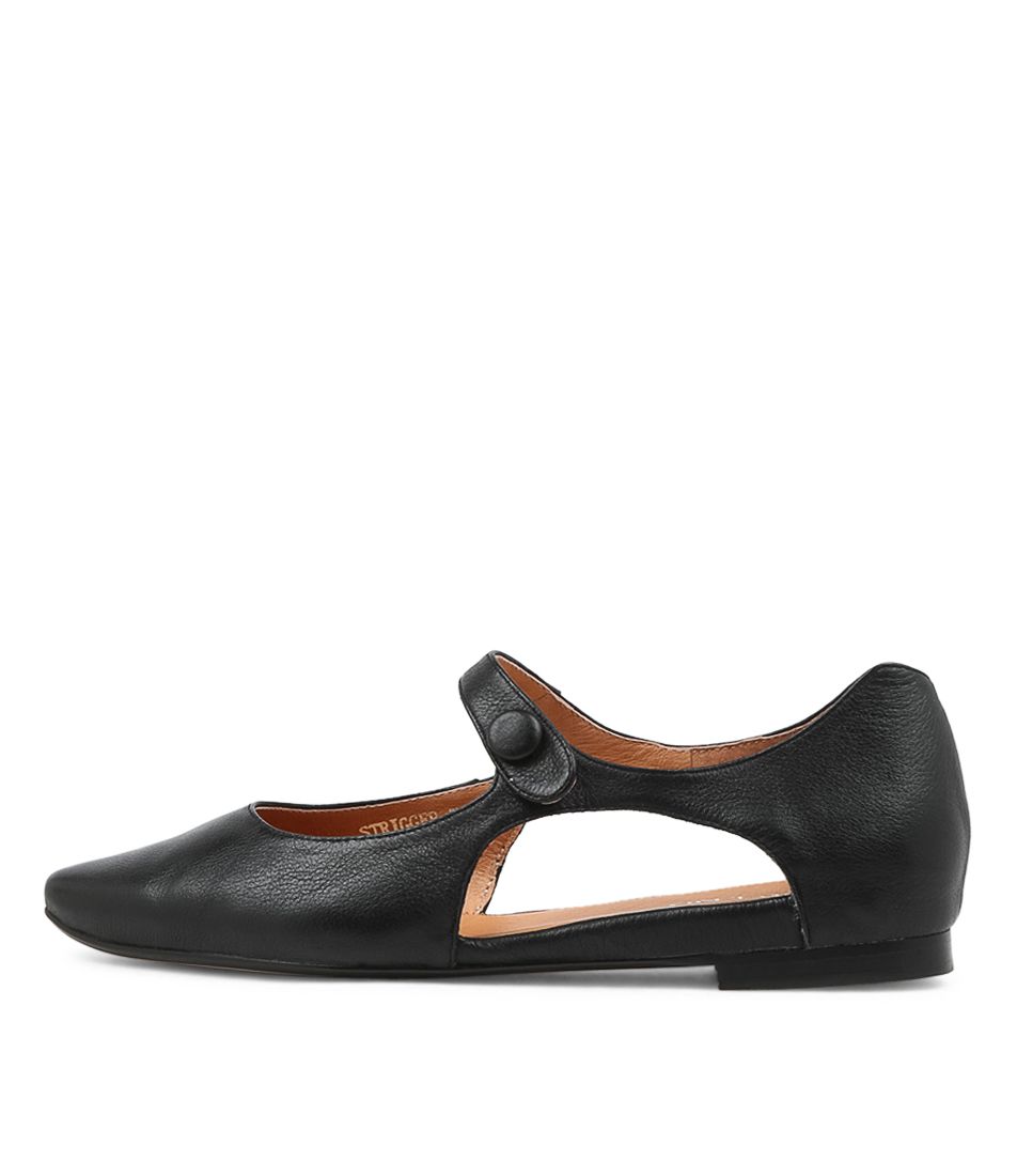 Strigger Black Leather Flat Shoes