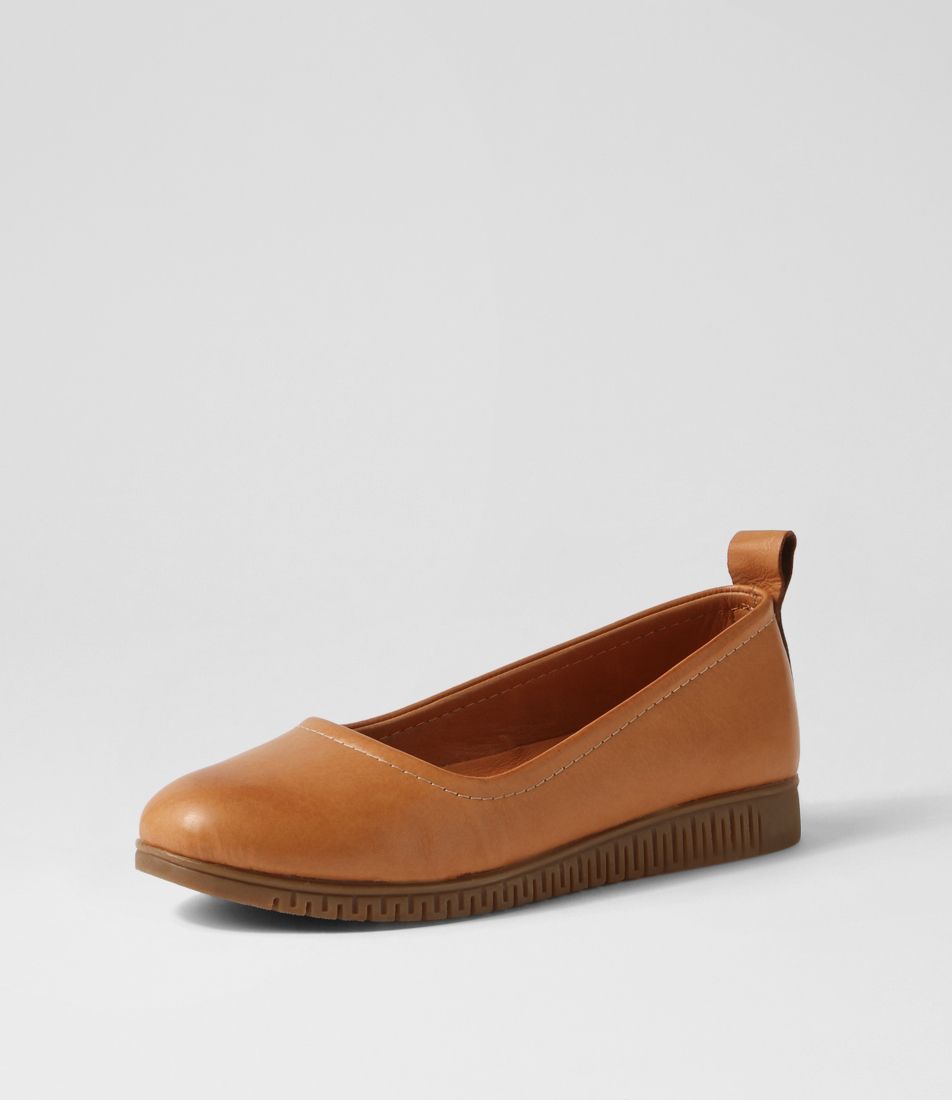 Jikka Tan Leather Flat Shoes