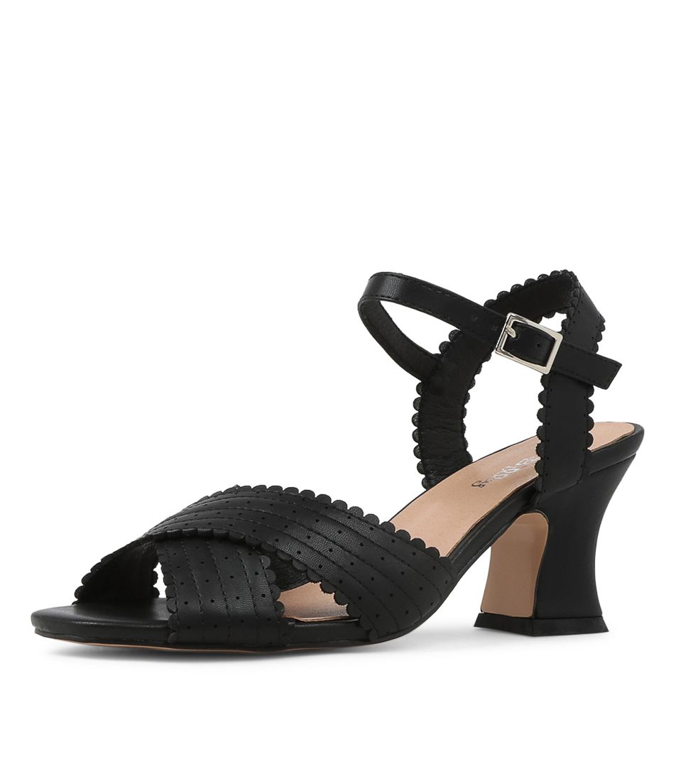 Wikki Black Sandals