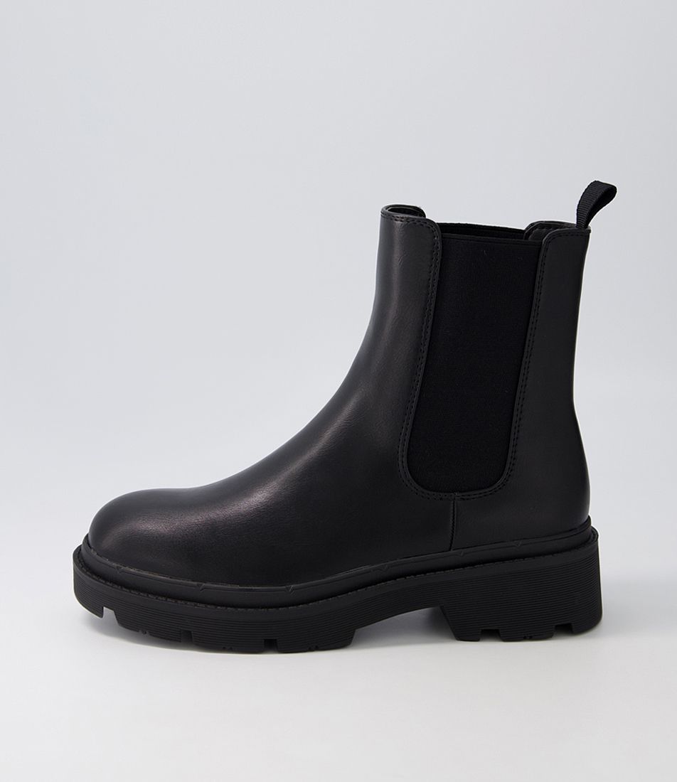 Threnda Black Chelsea Boots