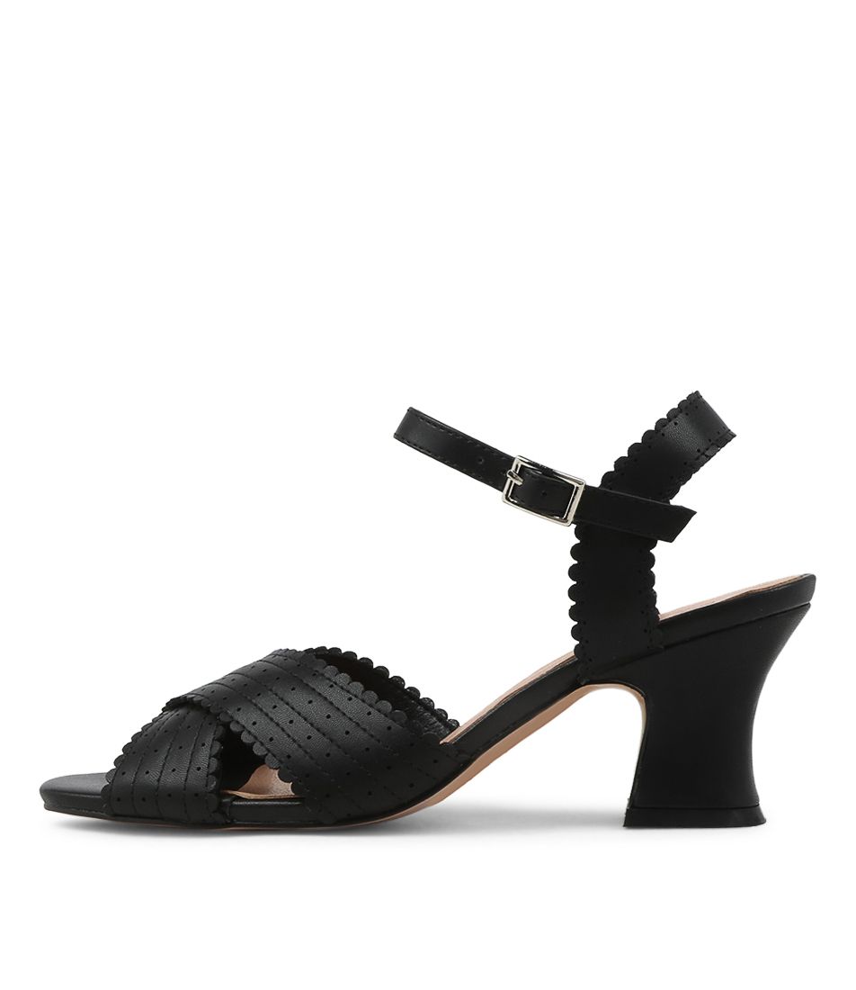 Wikki Black Sandals