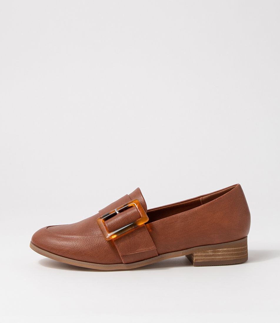 Qeebq Tan Flat Shoes
