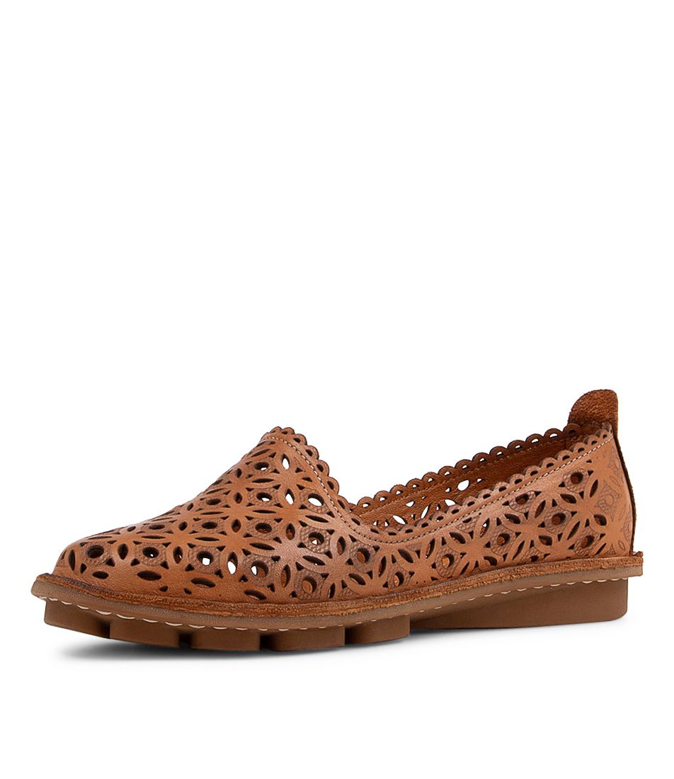 Lyyon Tan Leather Lace Up Flats