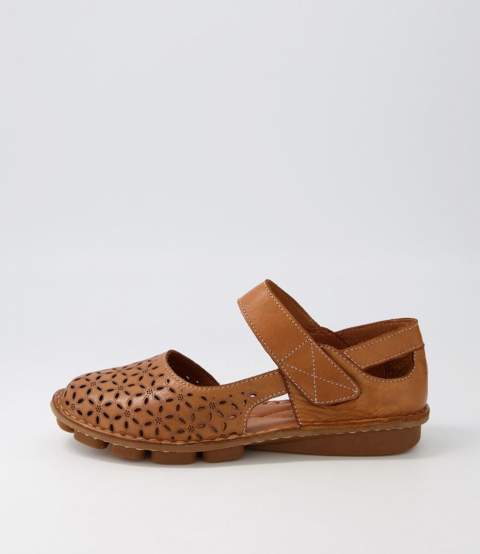 Lahilan Tan Leather Flat Shoes