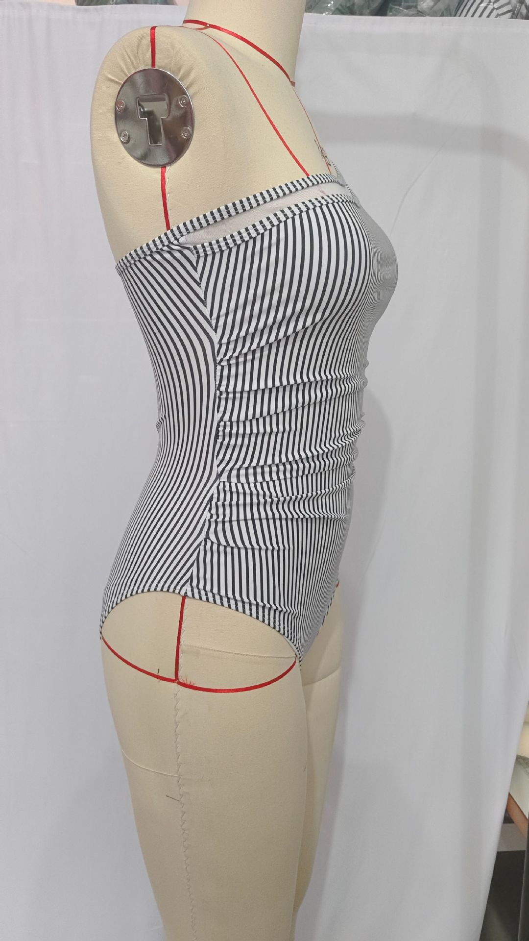 Women's Solid-Color One-Shoulder One Piece Tight-Fitting Swimsuit