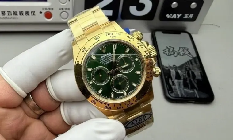Clean Factory Green Dial Rolex Daytona Super Clone Review | SwissReplicaClub