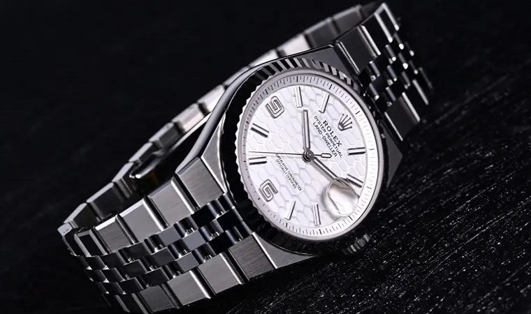 High Beat & Silicon Escapement: Rolex Land Dweller Returns to Luxury Sports Watch Market | SwissReplicaClub Replica Review