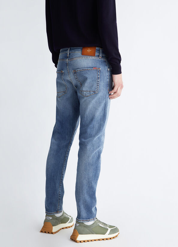 Jeans twisted fit