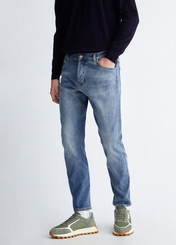 Jeans twisted fit
