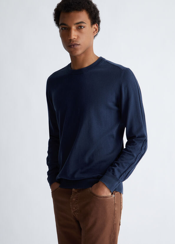 Pullover uomo con dettaglio destroyed