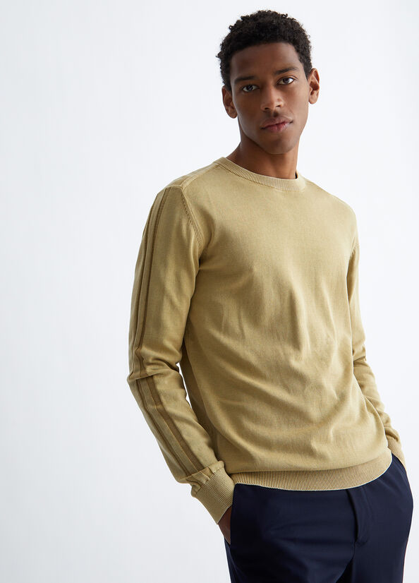 Pullover uomo con dettaglio destroyed